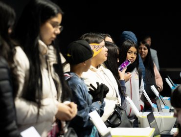 617 alumnos de 7° básico de Quilpué recibieron computadores del Programa de Becas TIC de Junaeb