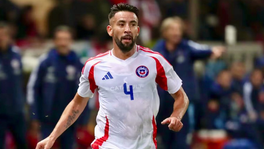 Mauricio Isla y Aníbal Mosa habrían hecho las pases y el lateral firmaría por Colo-Colo