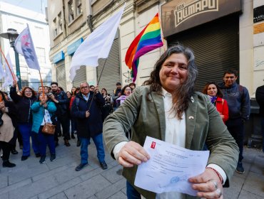 Carla Meyer inscribió su candidatura por Valparaíso: "Estamos construyendo el tercer periodo de la Alcaldía Ciudadana"