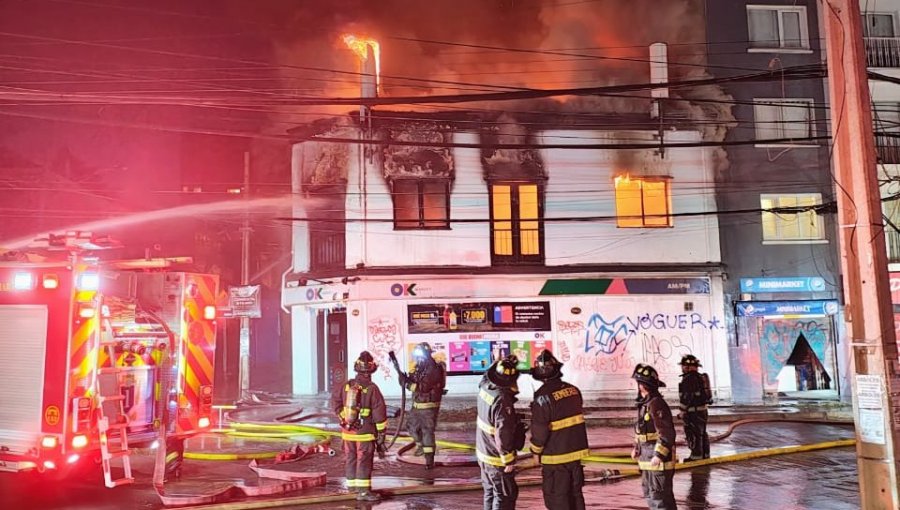 Inmueble de tres pisos fue consumido por incendio en el sector Recreo de Viña del Mar