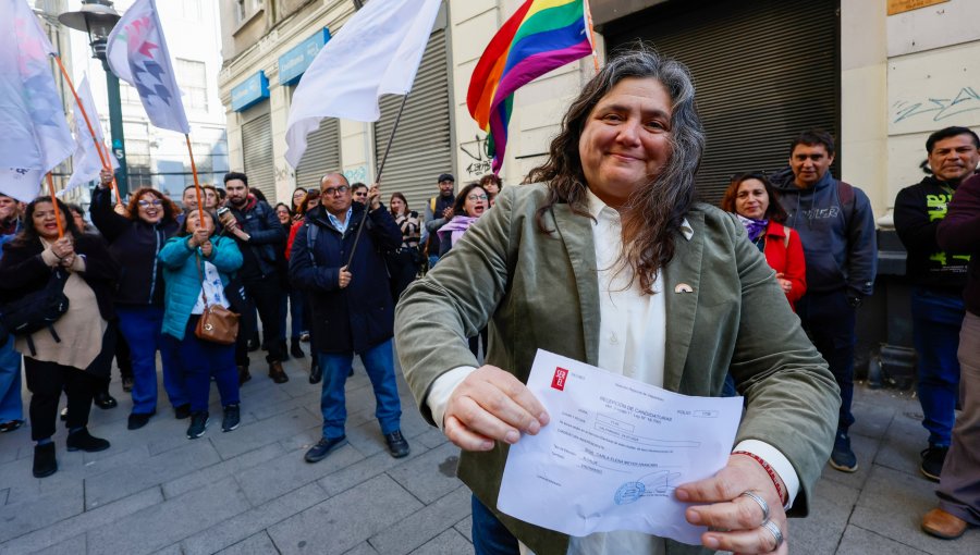 Carla Meyer inscribió su candidatura por Valparaíso: "Estamos construyendo el tercer periodo de la Alcaldía Ciudadana"