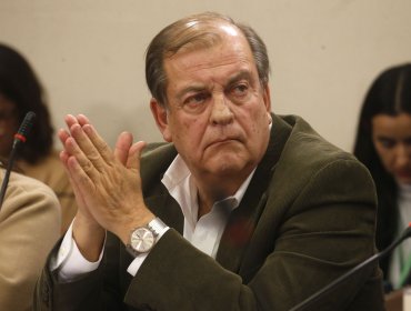 Mega y Canal 13 "rechazan" y "lamentan" los dichos de Francisco Vidal en el Congreso