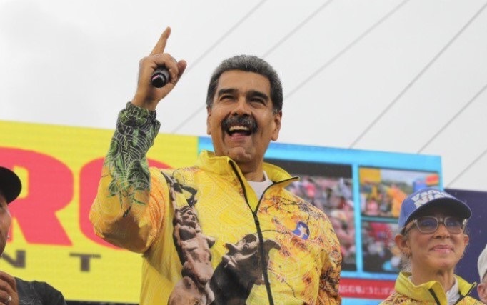 Maduro anuncia diálogo nacional tras ser proclamado vencedor por el oficialismo