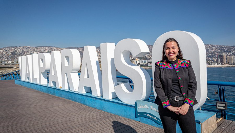 Candidata oficialista a la Alcaldía de Valparaíso firma compromiso para mejorar calidad de vida