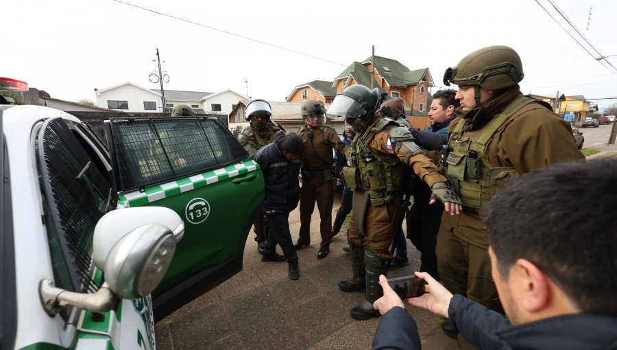 Por cinco delitos formalizan a los tres detenidos por crimen de Carabineros en Cañete: Fiscalía pidió prisión preventiva