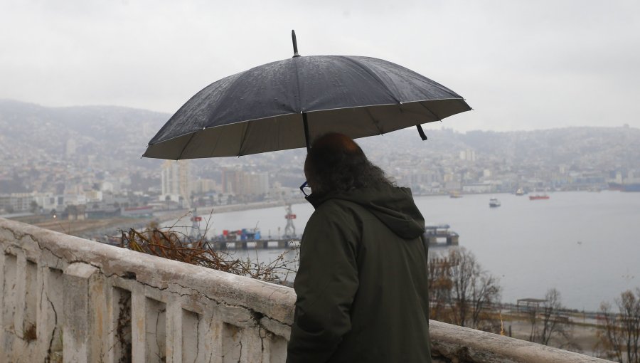 Hasta 40 milímetros de lluvia caerían en la región de Valparaíso entre jueves y viernes