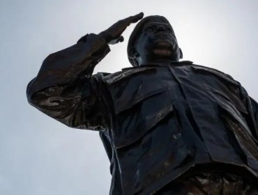 Derriban al menos cinco estatuas de Hugo Chávez durante las protestas en Venezuela