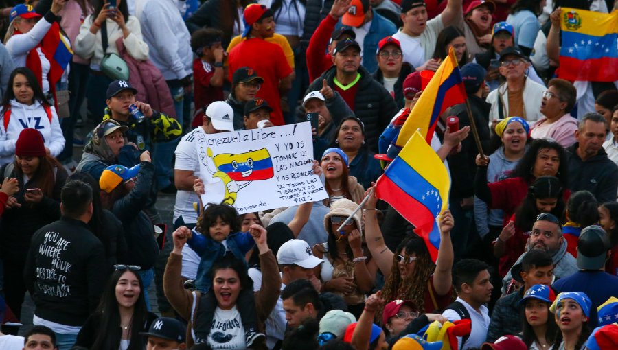 Ciudadanos venezolanos podrán salir de Chile con su cédula de identidad o pasaporte vencido