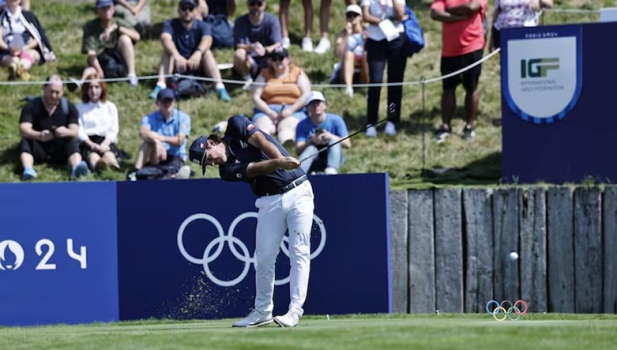 "Mito" Pereira comenzó su revancha olímpica cediendo terreno en la primera ronda del golf de París 2024