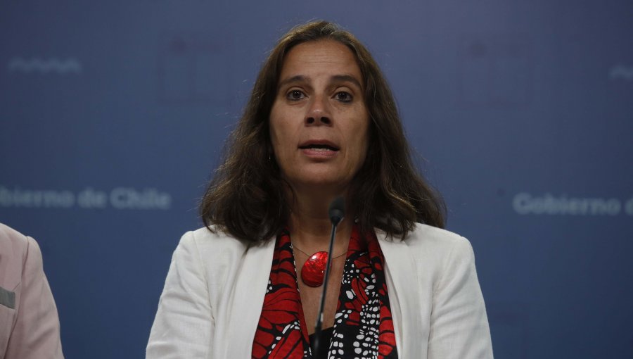 Excanciller Urrejola cuestiona postura del PC sobre situación en Venezuela: "Habría esperado un compromiso mayor con los DD.HH."