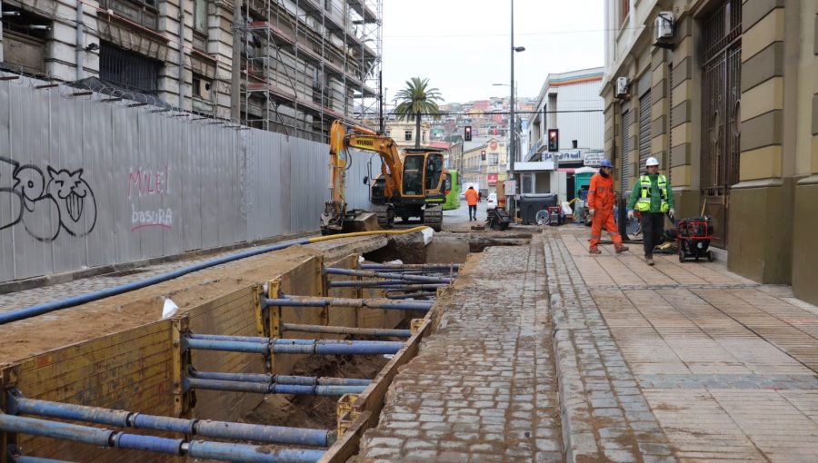 Avanzan obras de reparación en colector ubicado en el barrio Puerto de Valparaíso