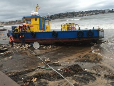 Seis embarcaciones vararon en el borde costero de Quintero tras fuertes marejadas y rachas de vientos