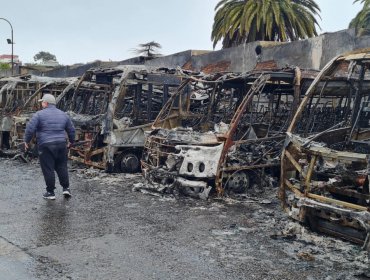 Seremi de Transportes compromete acciones  para "mantener frecuencia y regularidad" de buses consumidos por incendio en Valparaíso