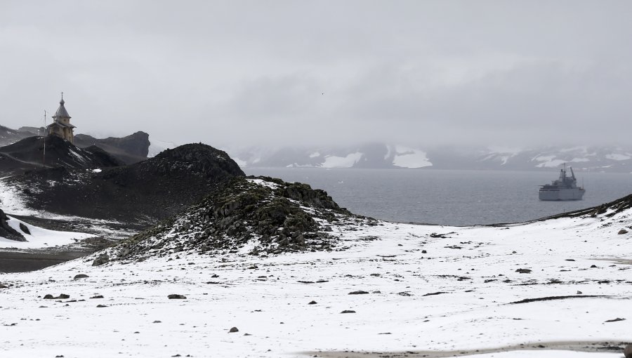 Denuncian violación en plena Antártica: Biólogo es formalizado por delito que habría sido cometido en expedición científica