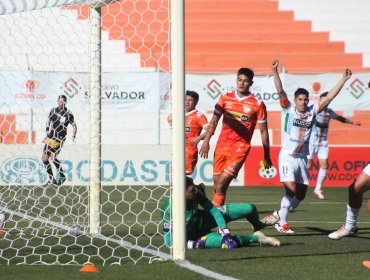 Cobresal salió de zona de descenso tras vencer en un atractivo duelo a Cobreloa