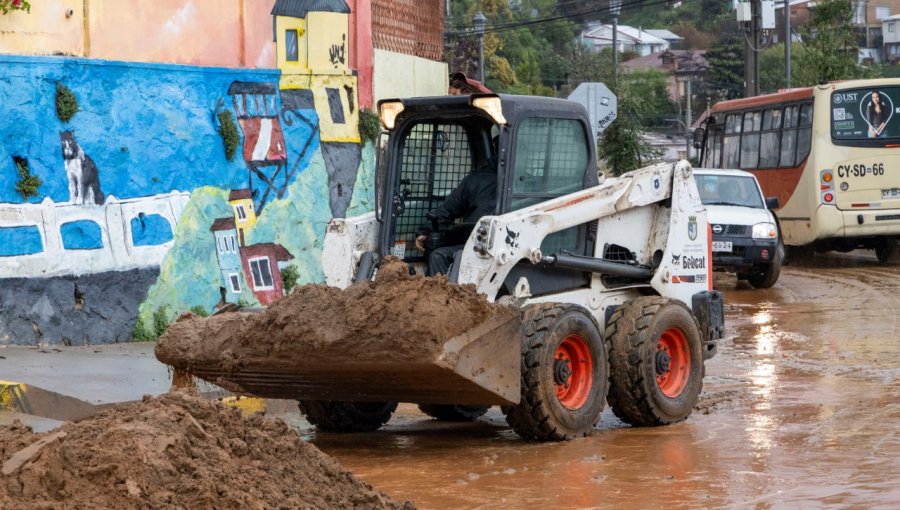 Sistemas frontales: Municipio de Valparaíso pide al Gobierno entregar más recursos, tal como lo hizo por socavones en Viña