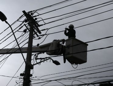 SEC audita a Enel por cortes de suministro eléctrico en la región Metropolitana tras sistema frontal