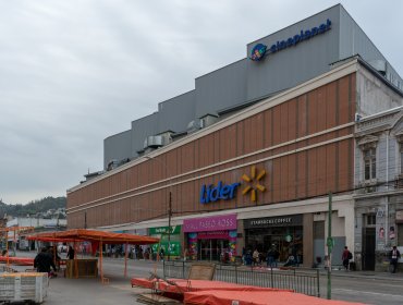 Por filtraciones de aguas lluvia y aguas servidas, prohiben funcionamiento de supermercado en el mall de Valparaíso