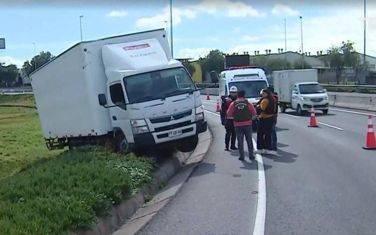 Una carabinera herida y cuatro detenidos deja robo de camiones desde el Aeropuerto de Santiago