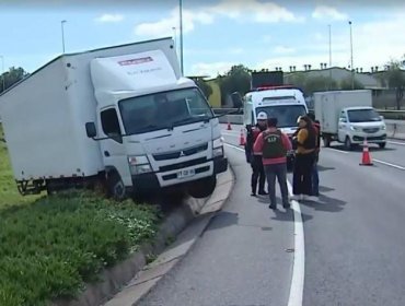 Una carabinera herida y cuatro detenidos deja robo de camiones desde el Aeropuerto de Santiago