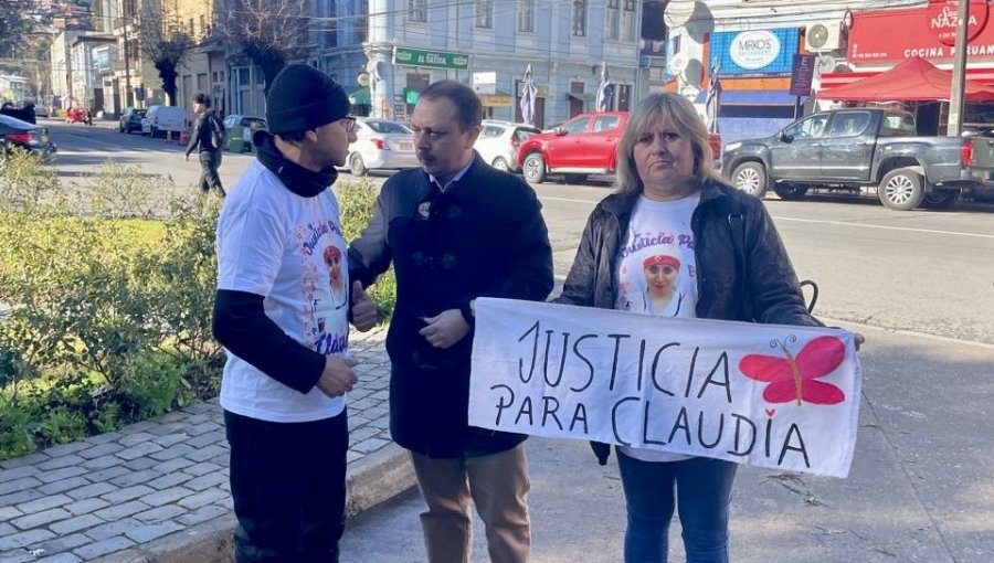 Familia de trabajadora fallecida en jardín infantil de Valparaíso presenta demanda laboral y afirma que "hubo mucha mano negra"