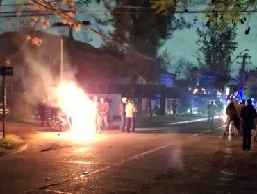 Vecinos de diversas comunas de la región Metropolitana se manifiestan por prolongado corte de luz