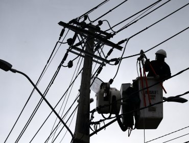 Enel no cumplió el compromiso: 83.954 clientes siguen sin luz en la Región Metropolitana