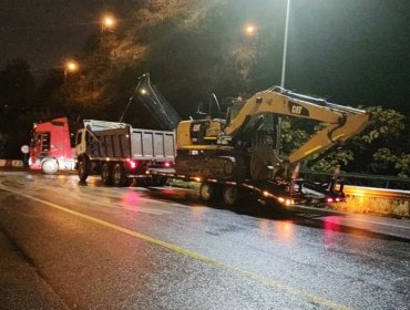 Trabajos se mantienen: Av. Santos Ossa sigue con dos pistas cerradas por deslizamiento de tierra en la bajada a Valparaíso