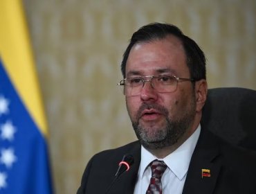 Canciller venezolano califica como "pinochetista y golpista" al Gobierno tras cuestionamientos de Boric a elecciones