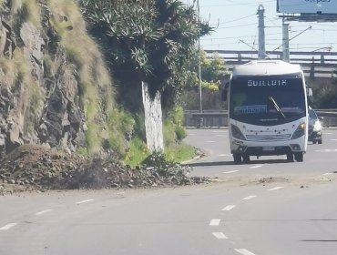 Deslizamiento de material en Av. España mantiene inhabilitadas dos pistas en dirección a Viña del Mar