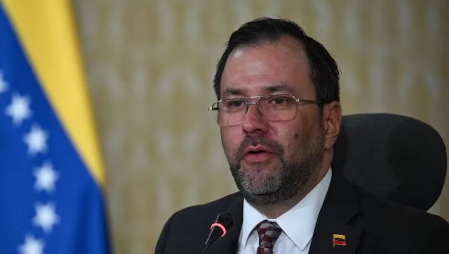 Canciller venezolano califica como "pinochetista y golpista" al Gobierno tras cuestionamientos de Boric a elecciones