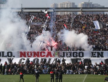 Hinchas de Colo-Colo protagonizaron multitudinario "Arengazo" previo al Superclásico ante U. de Chile