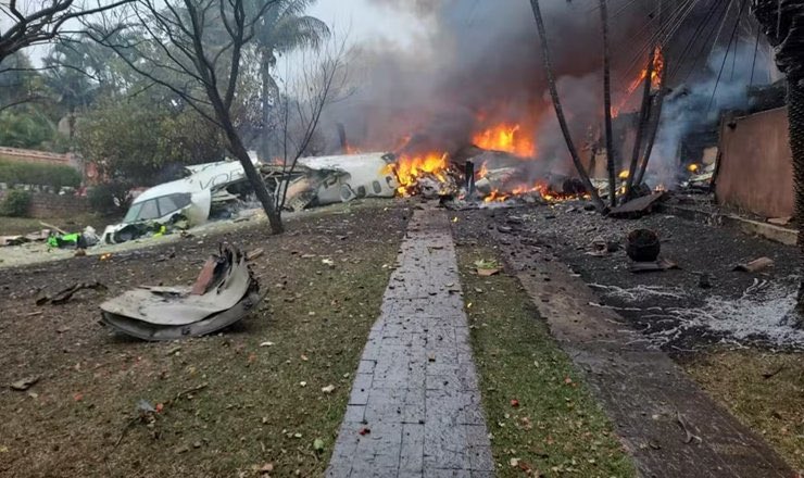 Mueren las 62 personas que viajaban a bordo de un avión que se estrelló en el estado brasileño de Sao Paulo