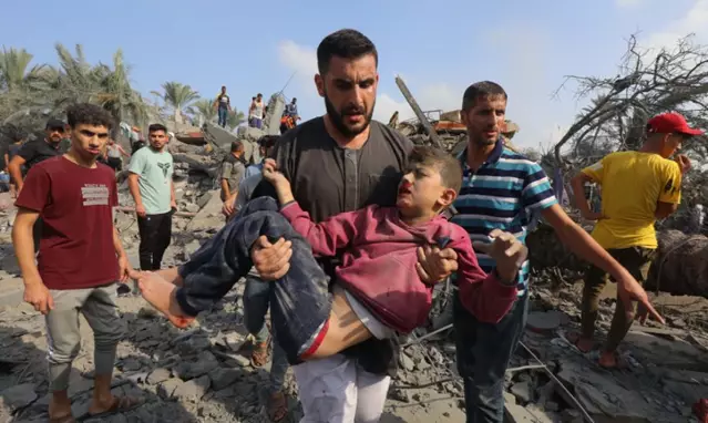 Al menos 100 muertos y 150 heridos en bombardeo de Israel a escuela en Gaza