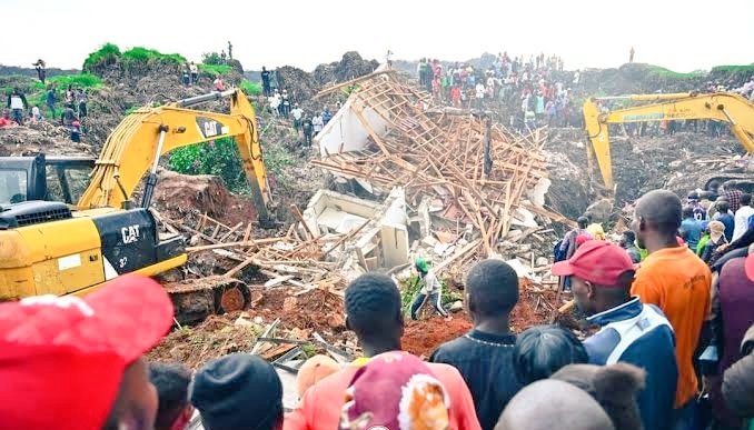 Avalancha de basura deja al menos 17 muertos en capital de Uganda