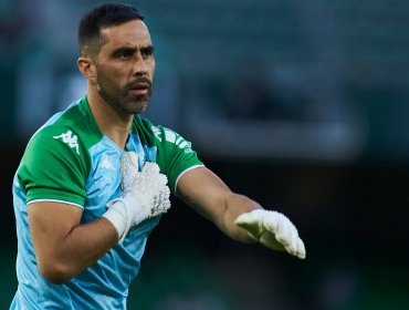 Portero español del Betis: ''Claudio Bravo dejó un legado muy grande en el Betis, un mentor, un masterclass"