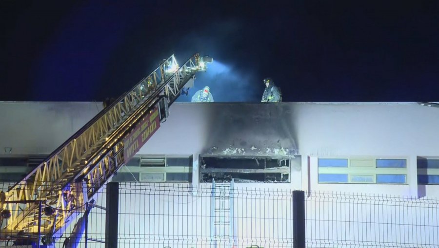 Incendio afectó a dependencias de un recinto del Sename contiguo a penal Punta Peuco en Til Til