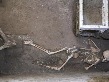 Encuentran en Pompeya los restos de una pareja víctima de la erupción del Vesubio con un "pequeño tesoro"