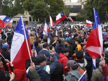 Cerca de mil personas se manifestaron en las afueras del Congreso para protestar contra proyecto que prohibía las carreras de galgos