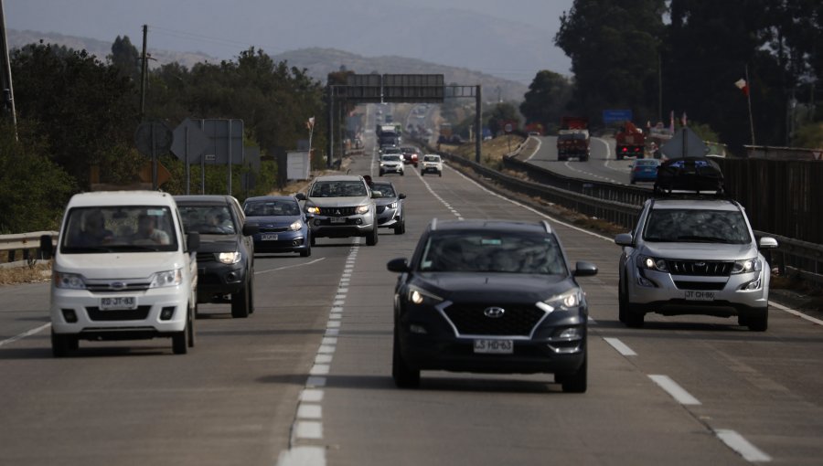 Fin de semana largo: Se espera que salgan 400 mil vehículos de la Región Metropolitana