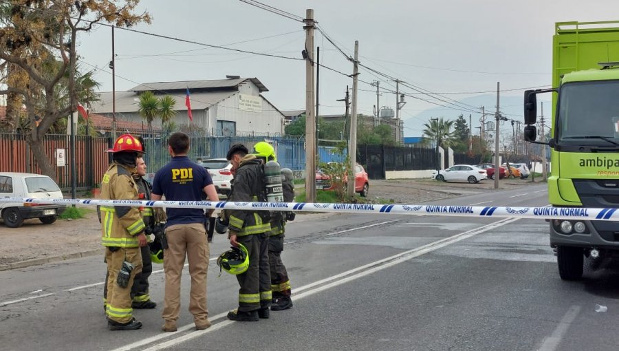 Vecinos fueron evacuados de manera preventiva tras derrame de mil litros de ácido nítrico en Pudahuel