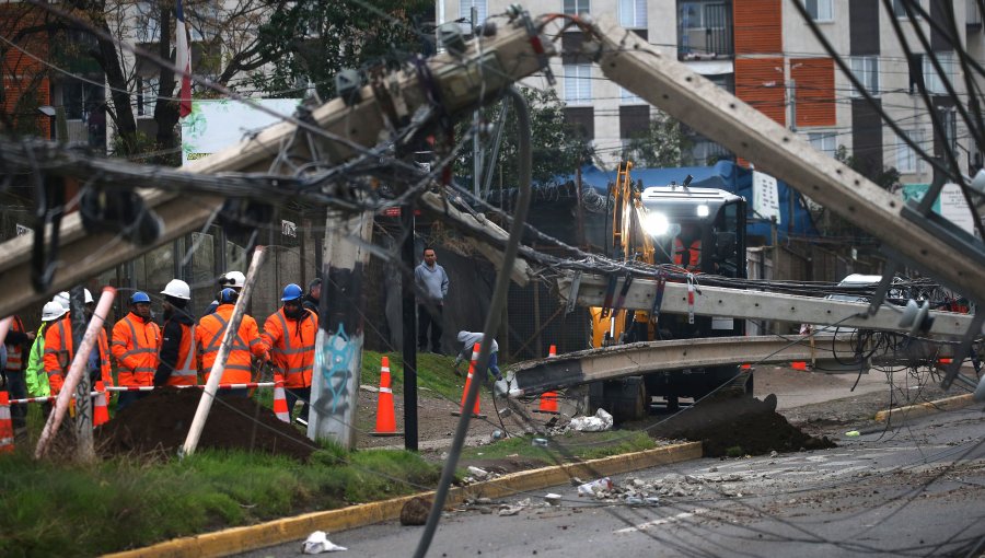 Economistas bajan estimaciones de crecimiento por temporal y huelga en minera Escondida