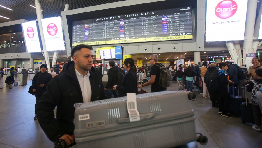 Aeropuerto de Santiago proyecta más de 335 mil pasajeros por fin de semana largo