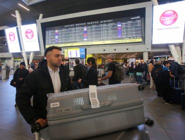 Aeropuerto de Santiago proyecta más de 335 mil pasajeros por fin de semana largo