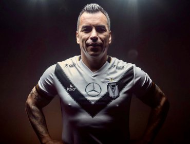 Esteban Paredes vuelve al fútbol profesional de la mano de Santiago Morning