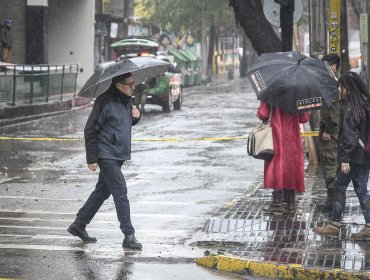 Pronostican algo de lluvia para este domingo en Región de Metropolitana y heladas intensas en el sur