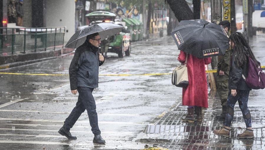 Pronostican algo de lluvia para este domingo en Región de Metropolitana y heladas intensas en el sur