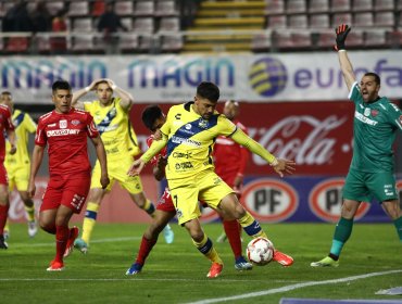 Everton reaccionó en el final ante Ñublense y firmó su cuarto empate consecutivo