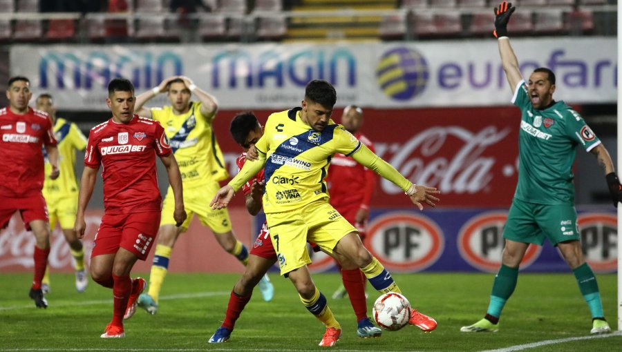 Everton reaccionó en el final ante Ñublense y firmó su cuarto empate consecutivo