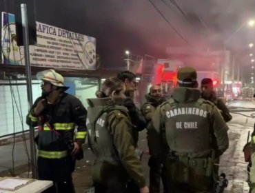 Dos adultos mayores perdieron la vida en incendio estructural que destruyó siete casas en Iquique